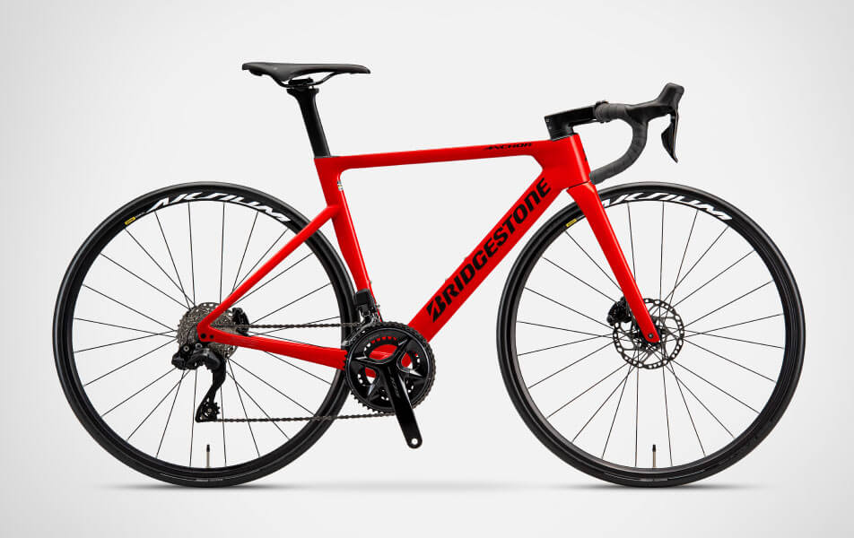 RP8 Di2 2025年モデルの限定カラー レーシングシャインレッド 全体イメージ